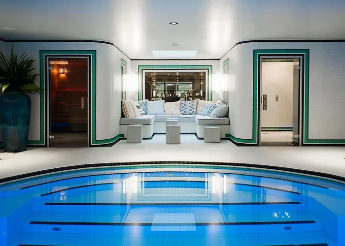 Hotel Eiffel Blomet Parijs